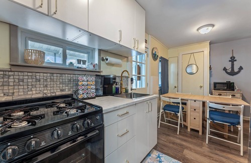 Cape May - Wildwood Condo | Experience Beautiful Sunsets with Private Porch & Grill