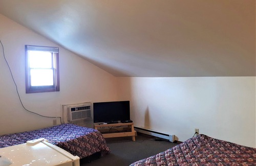 Cheyenne Wells House | Pet-Friendly Haven Near Smoky River Golf Course