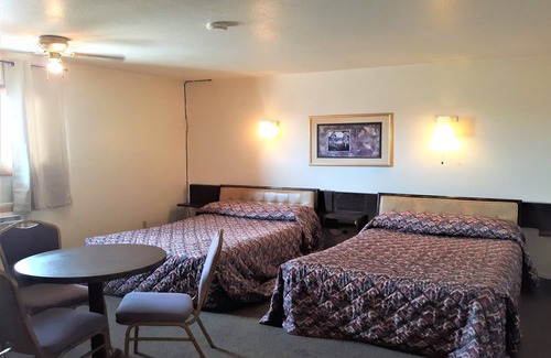 Cheyenne Wells House | Pet-Friendly Haven Near Smoky River Golf Course