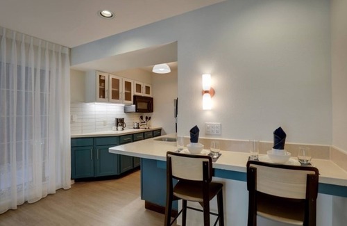 Sunnyvale Resort | Enjoy Golfing at Moffat Field with Pool & Pet-Friendly Perks