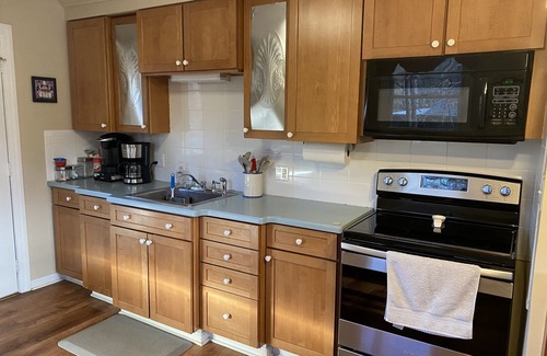 Townsend House | Pet-Friendly Retreat with Golf Course Views and Quiet Charm