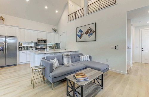 Galindo House | Pet Friendly | Quiet Neighborhood Near S. Lamar