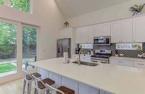 Galindo House | Pet Friendly | Quiet Neighborhood Near S. Lamar