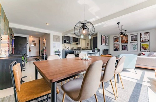 Roma Norte Condo | Ideal Group Retreat in Roma with Pet-Friendly Amenities