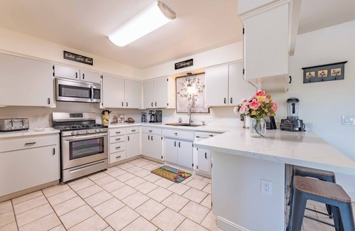 Paso Robles House | Pet Friendly Ranch with Pool, Fire Pit & BBQ Fun!
