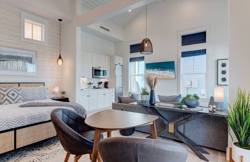 Port Aransas Cabin | Beachside Retreat: Pet-Friendly with Spa & Ocean Views