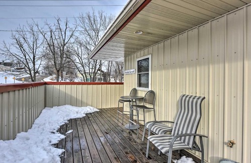 Wabasha Apartment | Pet-Friendly Getaway Steps from the Marina with Ocean Views