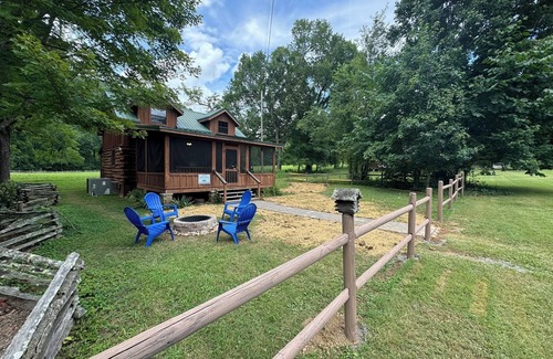 Townsend Cabin | Family-Friendly Retreat with Pet Access and River Views