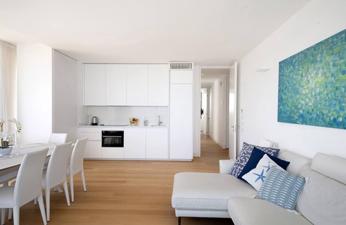 Jesolo Apartment | Pet-Friendly Royal Suite with Ocean View & Shared Pool