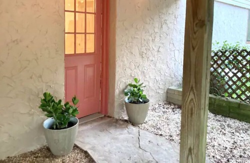 Crestview House | Pet Friendly! Rustic Crestview Cottage w/ Firepit close to Eglin AFB and Beaches