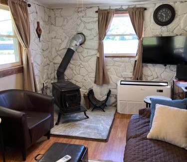 Barnardsville House | Pet-Friendly Rustic Cabin with Scenic Views Near Asheville