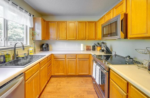 Great Northwest House | Pet-Friendly San Antonio Retreat with Private Outdoor Space