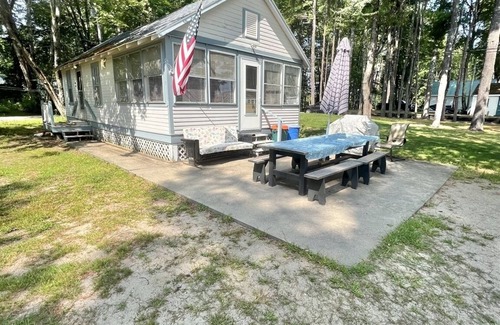 Standish Cottage | Pet friendly - SEBAGO LAKE BEACHFRONT.