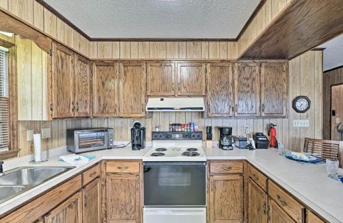 Holden Beach House | Pet-Friendly Beach House Steps from the Oceanfront