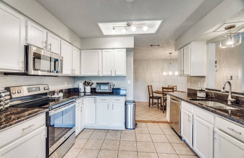 Plano House | Pet-Friendly Retreat Steps from Park & Playground - 10/10 Rating