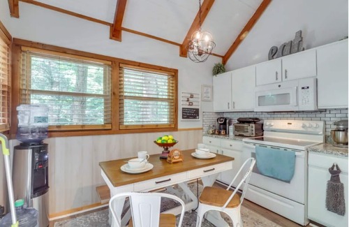 Basye Cabin | Pet-Friendly Multi-Level Cabin Near Bryce Resort Awaits!