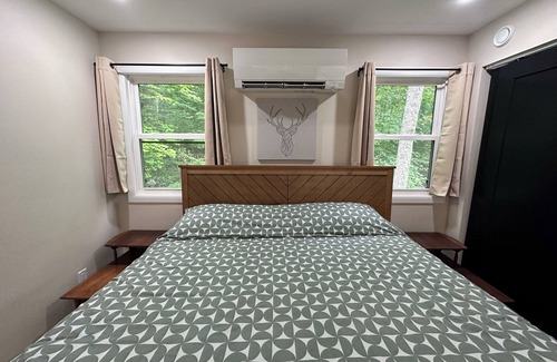 Creola Cabin | Pet-Friendly Container Home Near Parks and Wineries