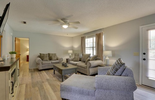 Slocomb House | Pet-Friendly Slocomb Vacation Retreat with Inviting Sunroom