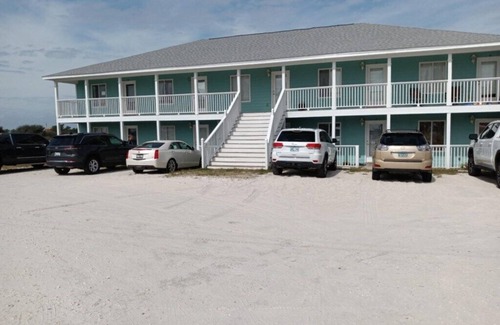 Ono Island Condo | Pet-Friendly Southern Breeze #2 with Oceanview Amenities