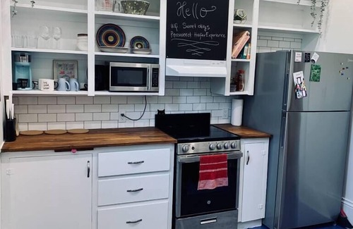 North End Apartment | Pet-Friendly Retreat with King Bed and Office Space