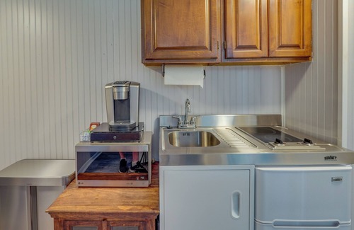 Staatsburg Apartment | Cozy Pet-Friendly Staatsburg Studio Steps from State Park