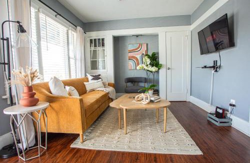 Willmore Apartment | Historic Apartment Near Beach & Downtown with Free Parking