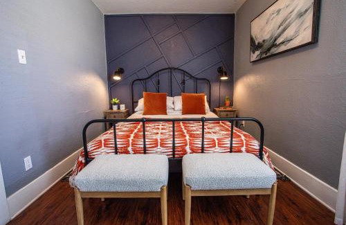 Willmore Apartment | Historic Apartment Near Beach & Downtown with Free Parking