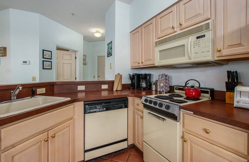 Manistee Condo | Pet-Friendly Studio with Ocean Views at Harbor Village