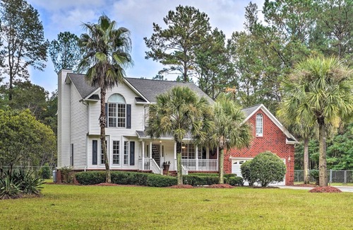 Huger Cottage | Pet-Friendly Suburban Escape with Deck and Grill Awaits!