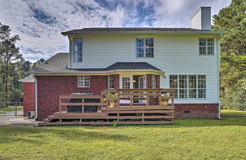 Huger Cottage | Pet-Friendly Suburban Escape with Deck and Grill Awaits!