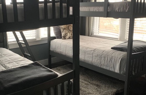 Luther Other | Pet Friendly Farmhouse with Fenced Yard – Rated 10/10!