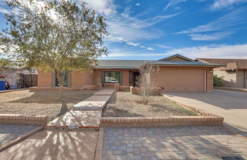 Tempe Cottage | Pet-Friendly Tempe Retreat with Private Hot Tub Oasis