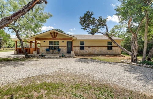 Graford House | Pet-Friendly Texas Retreat with Furnished Patio & Grill