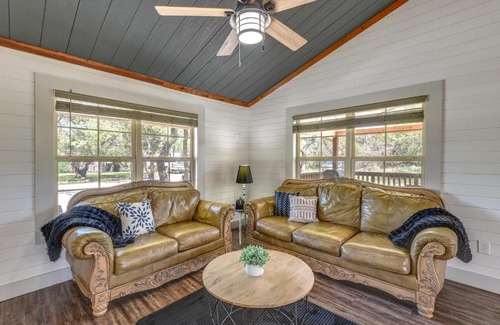 Graford House | Pet-Friendly Texas Retreat with Furnished Patio & Grill