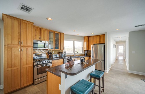 Llano House | Pet-Friendly Texas Retreat with Deck and Spa Amenities