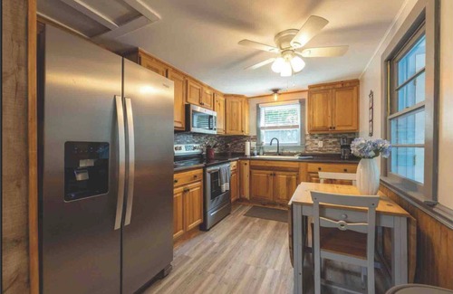 Kitty Hawk Cottage | Pet Friendly Paradise at The Wright Cottage - 10/10 Rating