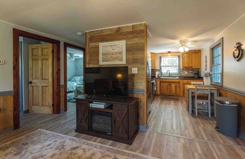 Kitty Hawk Cottage | Pet Friendly Paradise at The Wright Cottage - 10/10 Rating