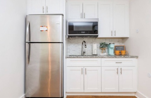Villa Heights Apartment | Cozy Tiny House Near Light Rail & Optimist Food Hall