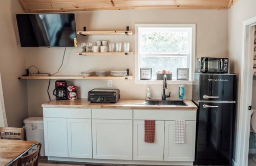 Pulaski Cottage | Guest Rated 10/10: Pet Friendly Tiny House by Salmon River