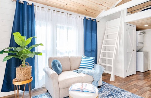Guntersville Cottage | Pet-Friendly Heron Haus with Firepit Near Lake Guntersville