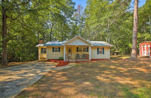 Toccoa House | Pet-Friendly Toccoa Home with Lake Access and Deck