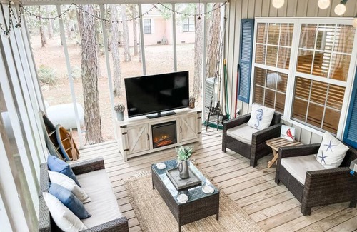 Dauphin Island House | Pet-Friendly Cottage with Fire Pit, Steps from Beautiful Beaches