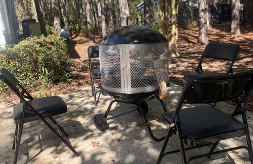 Dauphin Island House | Pet-Friendly Cottage with Fire Pit, Steps from Beautiful Beaches