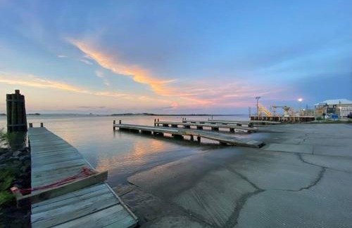 Dauphin Island House | Pet-Friendly Cottage with Fire Pit, Steps from Beautiful Beaches