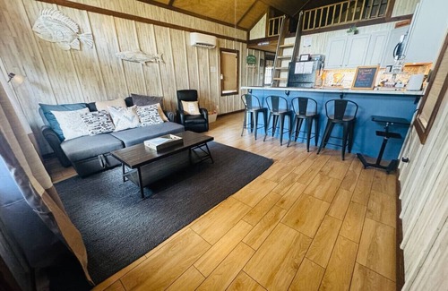 Groveoak Apartment | Pet-Friendly Twin Cabins w/Views & Lake Access