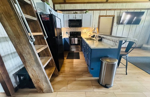 Groveoak Apartment | Pet-Friendly Twin Cabins w/Views & Lake Access
