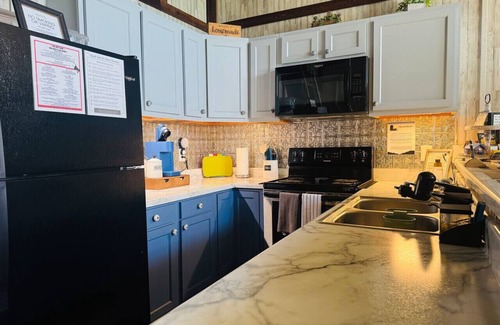 Groveoak Apartment | Pet-Friendly Twin Cabins w/Views & Lake Access