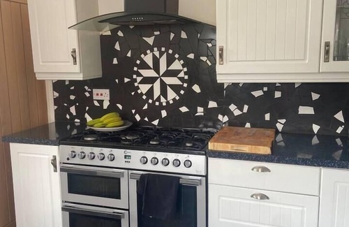 Porthcawl House | Unique Pet-Friendly 4-Bed Bungalow with Ocean Views