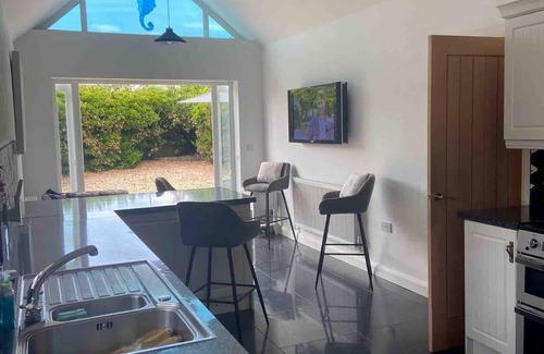 Porthcawl House | Unique Pet-Friendly 4-Bed Bungalow with Ocean Views