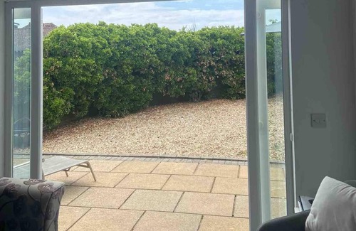 Porthcawl House | Unique Pet-Friendly 4-Bed Bungalow with Ocean Views